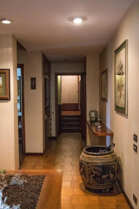 Casa Su Lago Privato A Due Passi Da Milano セグラーテ エクステリア 写真
