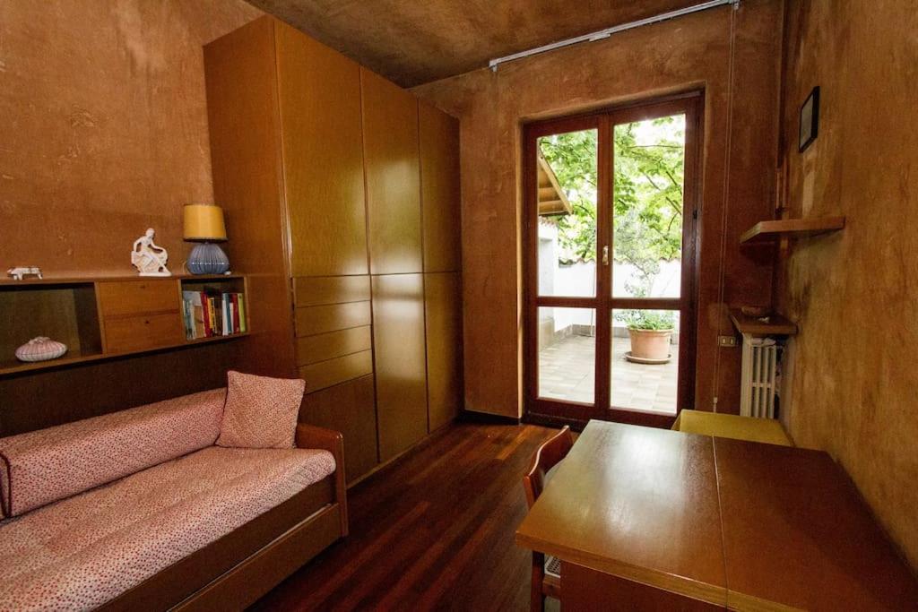 Casa Su Lago Privato A Due Passi Da Milano セグラーテ エクステリア 写真