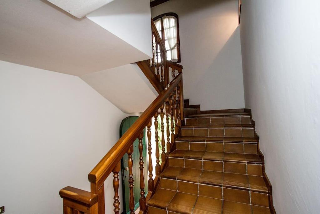 Casa Su Lago Privato A Due Passi Da Milano セグラーテ エクステリア 写真