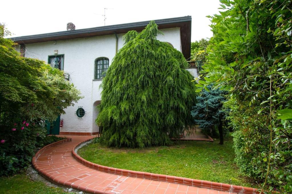 Casa Su Lago Privato A Due Passi Da Milano セグラーテ エクステリア 写真