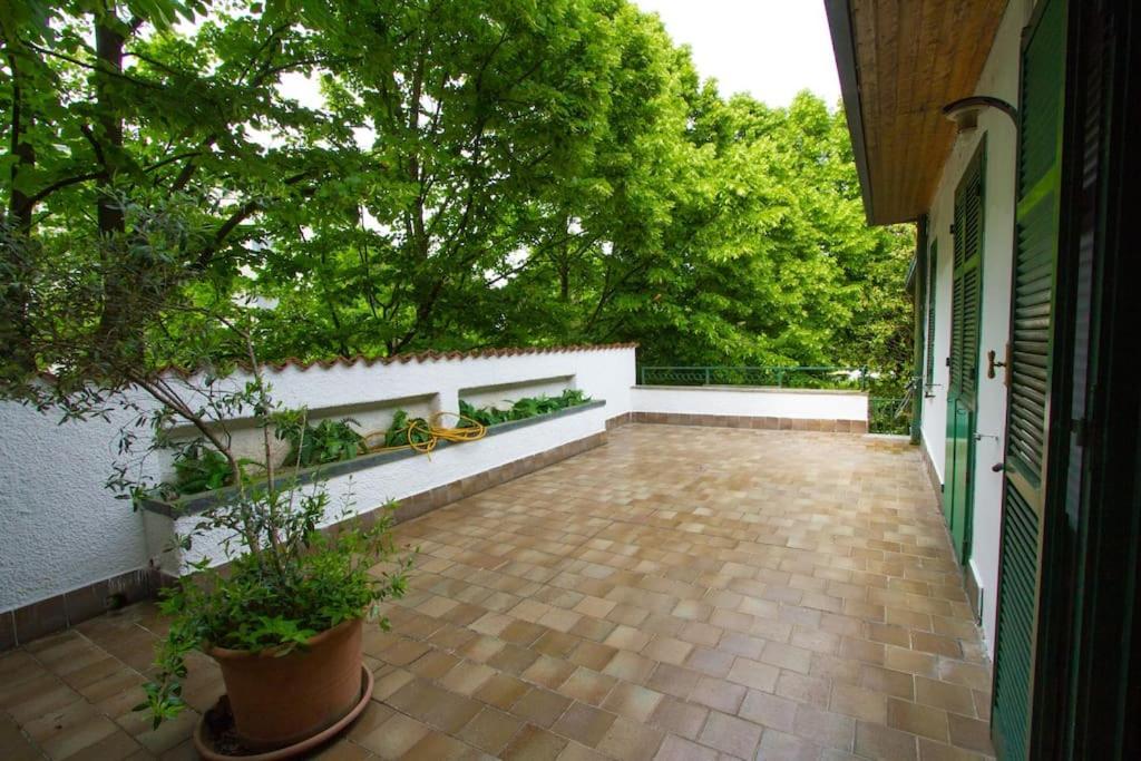 Casa Su Lago Privato A Due Passi Da Milano セグラーテ エクステリア 写真